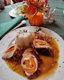 Gefüllte Fleischroulade mit Reis